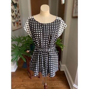 Black and white maternity shirt